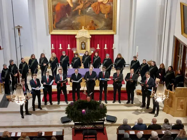 Vocalensembles Indigo (Damen) und Cantores (Herren) singen in Trumau. (Am Bild in der Badener Frauenkirche). | Foto: zVg/Archiv