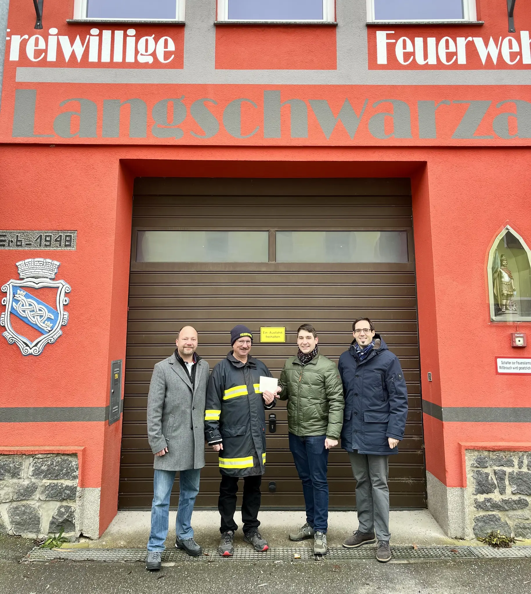 Junge ÖVP Schrems: 1.100-Euro-Spende an die Feuerwehr Langschwarza - Gmünd