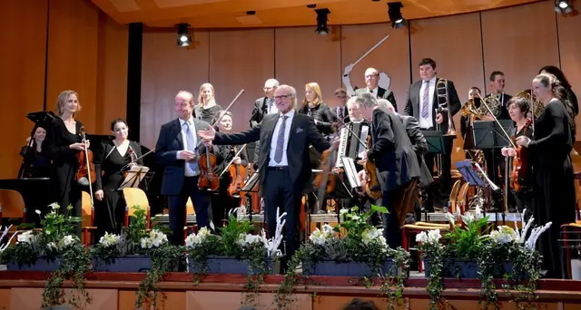 Die Damen und Herren vom Salonorchester Weißenstein musizieren beim  Neujahrskonzert 2026 im Kultursaal in Bodensdorf. | Foto: Privat