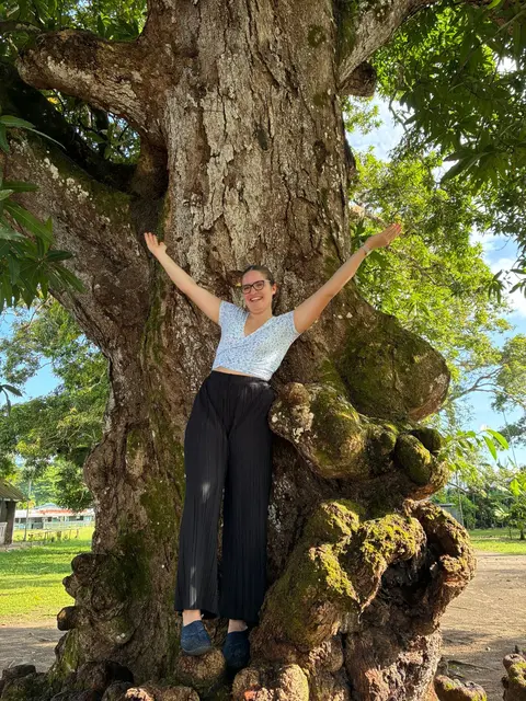 Sabrina Tschrepitsch verbindet Arbeit mit Abenteuer und reist auf der Hanseatic Spirit um die Welt. | Foto: Privat