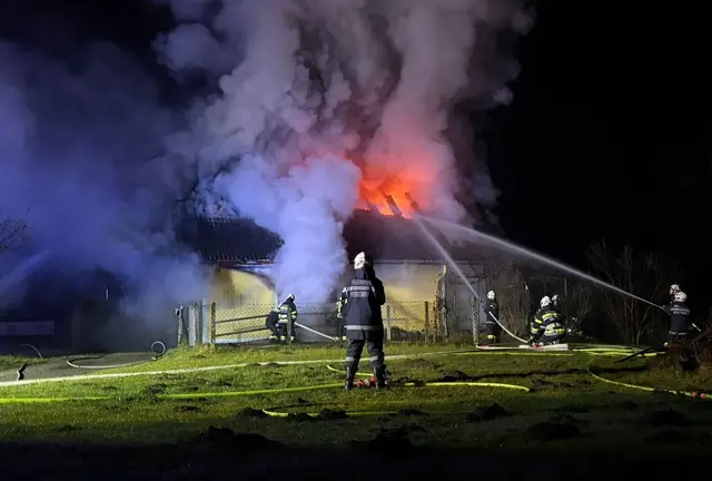 In Petersdorf II waren 13 Feuerwehren bei einem Wohnhausbrand im Einsatz. | Foto: FF Petersdorf II / Hofer