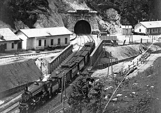 1907 befuhren die "historischen" Züge bereits ein Jahr lang die Karawankenbahn im Rosental. | Foto: bahnbilder.warumdenn.net