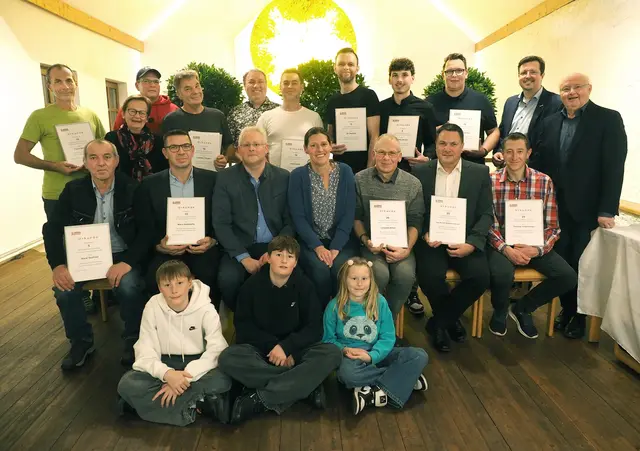 Die Geehrten der Ing. Hermann Lechner GmbH bei der Weihnachtsfeier | Foto: Norbert Stadler