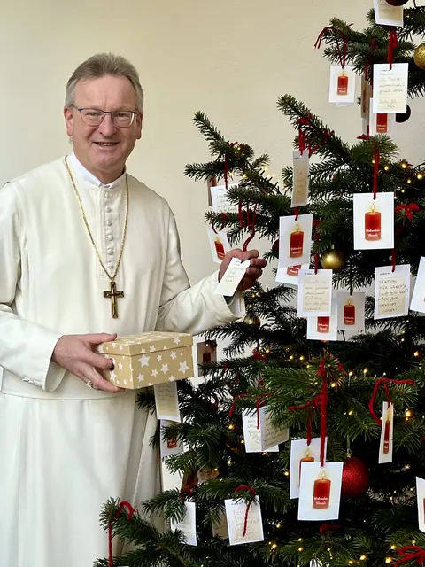 Abt Lukas wird auf die Wünsche, die am Wunschbaum aufgehängt werden, bei der Messe am 6. Jänner eingehen.  | Foto: Stift Schlägl