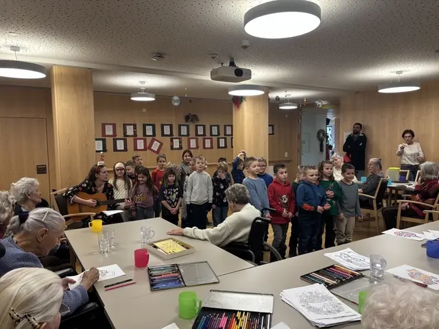 Der Besuch der Volksschüler bei den Imster Senioren löste viel Freude aus. | Foto: Mair