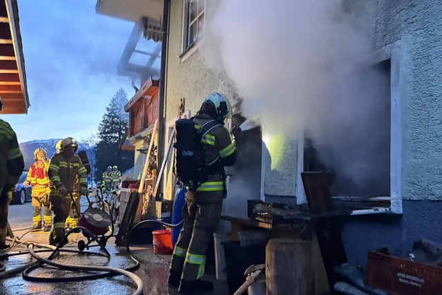 Im Einsatz standen die Feuerwehr mit 103 Einsatzkräften und 14 Fahrzeugen, das Rote Kreuz mit 13 Einsatzkräften, fünf Fahrzeugen sowie dem Notarzthubschrauber und die Polizei mit drei Einsatzkräften und zwei Fahrzeugen. | Foto: Feuerwehr Großarl