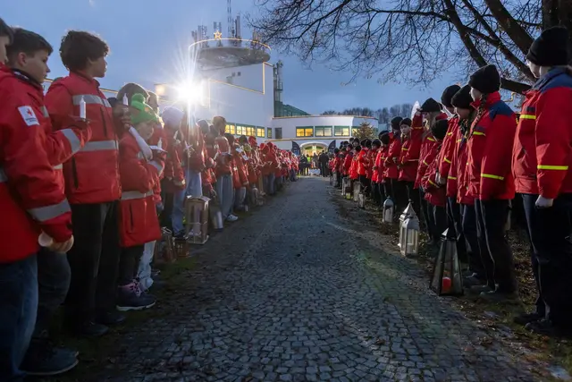 Das ORF-Friedenslicht hat am Montag die Steiermark – genauer gesagt das Landesstudio in Graz – erreicht.  | Foto: ORF/Regine Schöttl