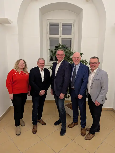 Personalvertreterin Lisa Graf, Johann Schadinger, August Aschauer, Franz Pachinger und HTL Dir. Andreas Prinz
 | Foto: HTL Krems