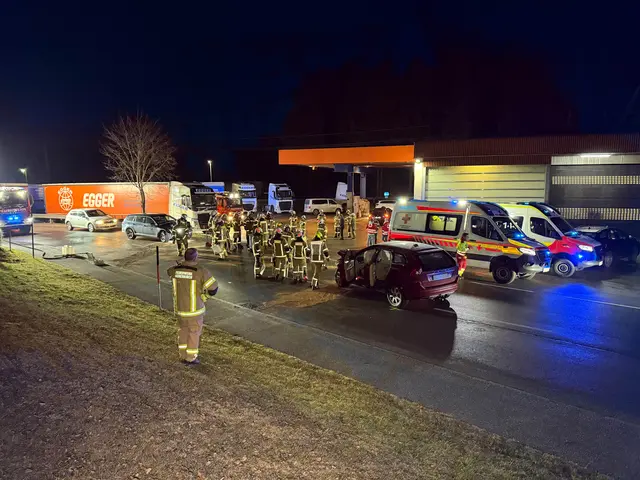 Drei Verkehrsunfälle auf Tirols Straßen: Einsatzkräfte waren in Achenkirch, Thaur und Hausern im Einsatz. | Foto: zoom.tirol