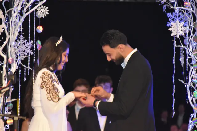 Einen Verlobungsring gab es für Farah Sulaiman von ihrem Nizar an ihrem Maturaball. | Foto: Michael Strini