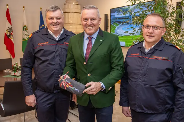 Bereichsfeuerwehrkommandant OBR Johann Maier-Paar, Landeshaupmann Mario Kunasek und ABI Christian Lechner | Foto: BI d.V. Stefan Reisinger