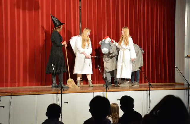 Die Hexe traf auf die Engerln mit ihrem Packesel. | Foto: OMK Elixhausen