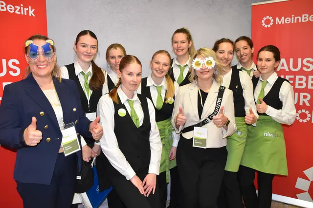 Die MeinBezirk-Fotobox war bei den Schülerinnen und Schüler sowie auch Lehrkräften äußerst beliebt. | Foto: Michael Strini