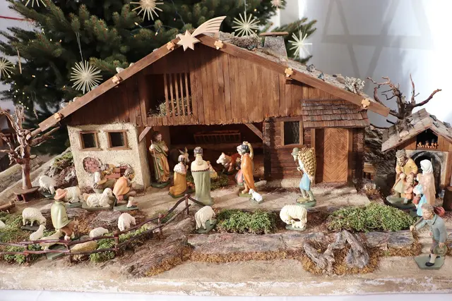 Ob orientalisch oder als Berghütte angelegt, Weihnachtskrippen sind sehr verschieden, bilden jedoch immer das Weihnachtsgeschehen - die Geburt Jesus ab. | Foto: Edith Ertl
