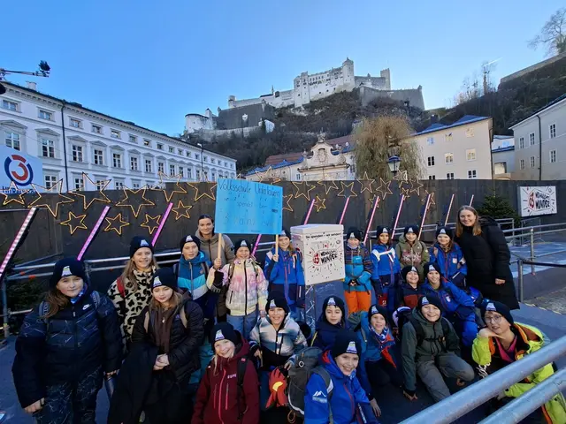 Die Schülerinnen und Schuler der VS Untertauern beim "Ö3 Weihnachtswunder" in Salzburg | Foto: Volksschule Untertauern