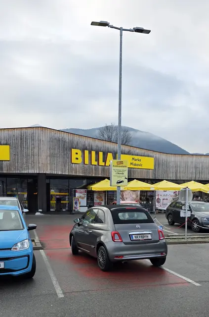 Kleines Auto, großes Problem beim Einparken. | Foto: Name d. Fotografen d. Red. bekannt