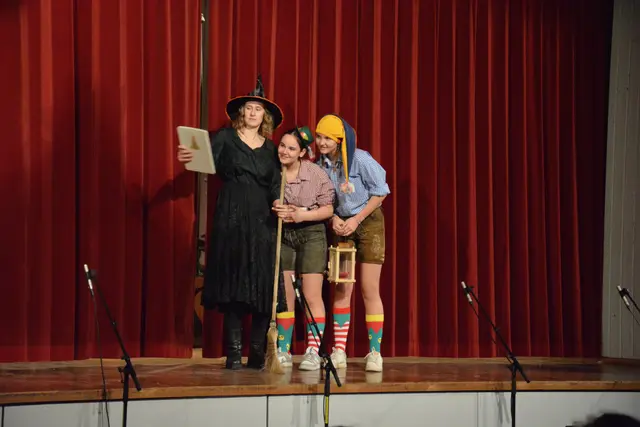 Die Jungmusikerinnen und Jungmusiker der Ortsmusikkapelle Elixhausen verkürzten zahlreichen Kindern mit ihrem Weihnachts-Kasperltheater in Elixhausen die Wartezeit auf das Christkind. | Foto: OMK Elixhausen