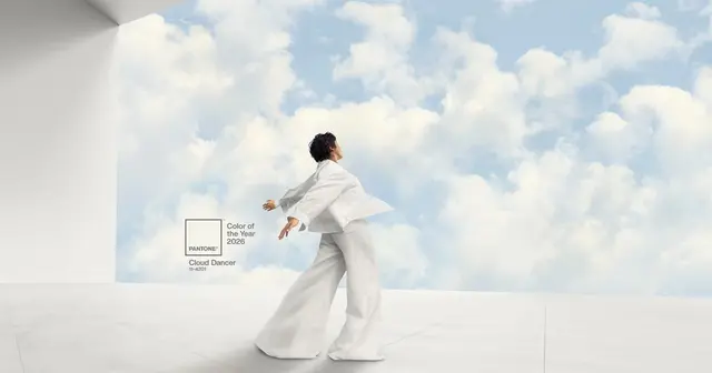 „Cloud Dancer“ sei ein schwerelos wirkender Weißton, der ein Gefühl tiefer Gelassenheit in einer hektischen Welt vermittele. | Foto: Pantone