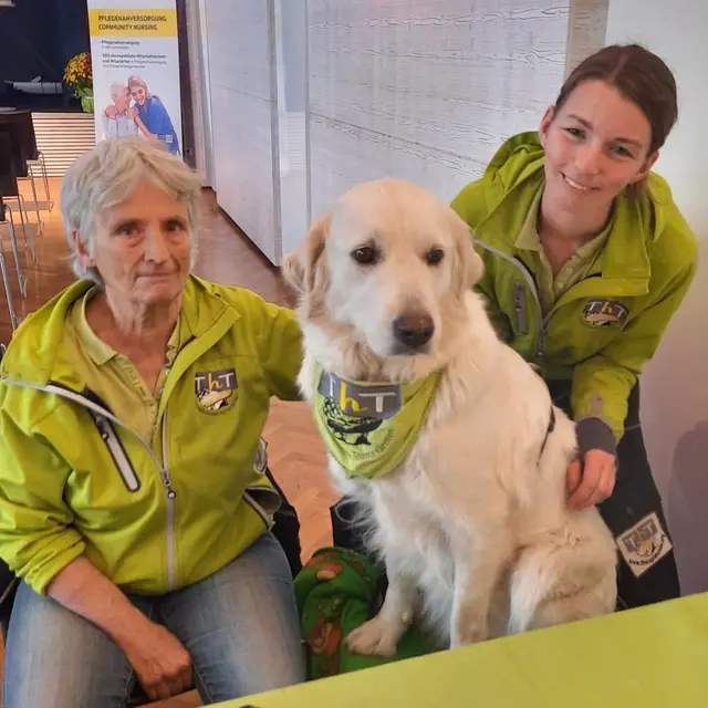 Cornelia Lorenz und Patrizia Rafeiner von den TherapiehundeTeams Kärnten in Feistritz | Foto: TherapiehundeTeams Kärnten
