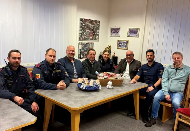 Hans Steinacher (rechts), Gerald Grebenjak (2. vo re), Erwin Angerer, Kajetan Glantschnig (5. u 6. vo re)