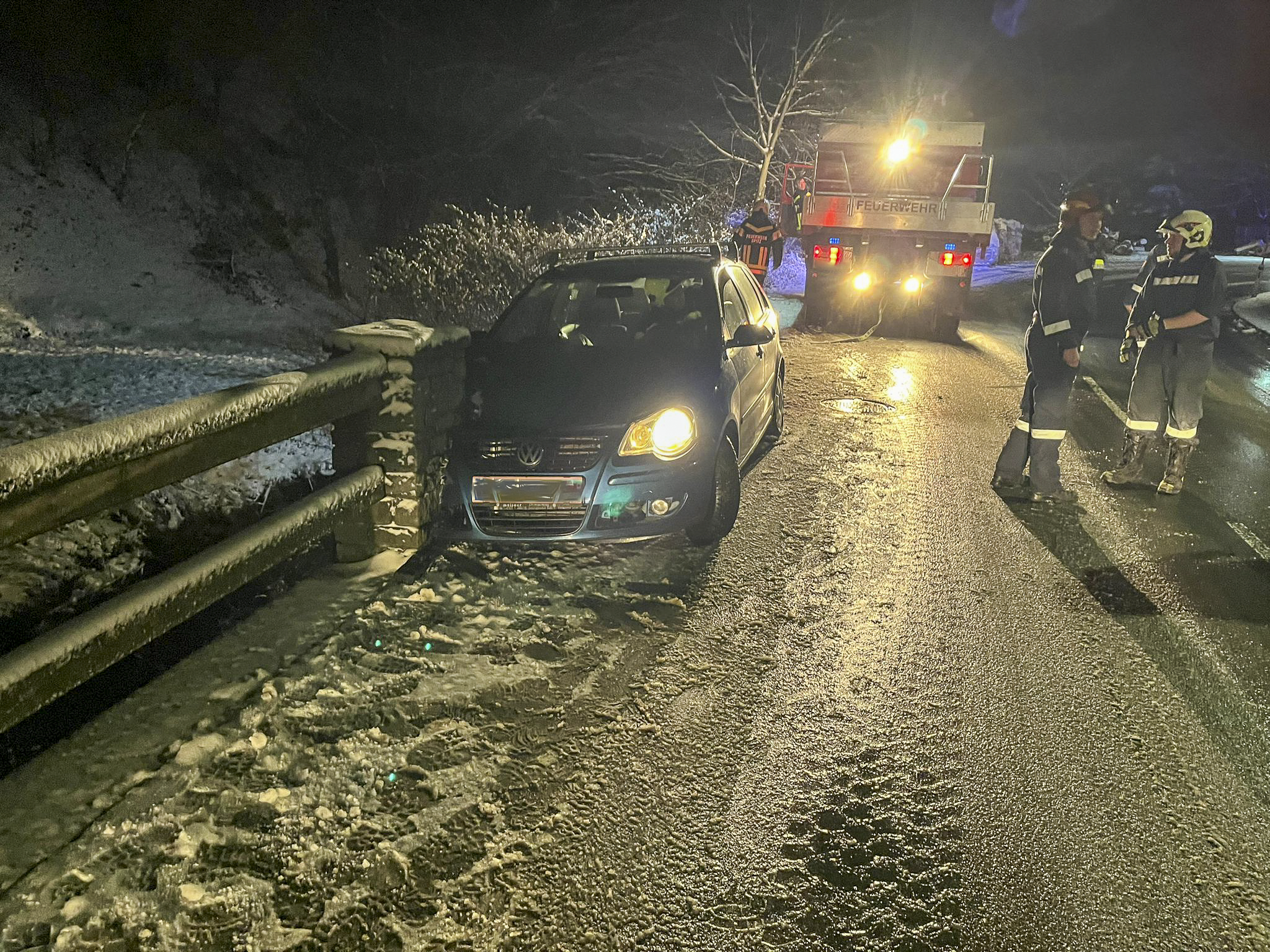 Unfall bei Spitz an der Donau: Am Heiligen Abend gegen Pfeiler gekracht - ...