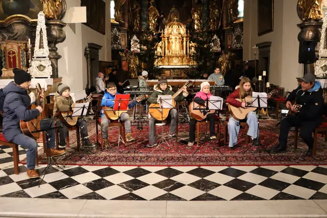 In diesem Fall waren die Musiklehrer taktgebend an der Seite | Foto: Gerhard Langmann