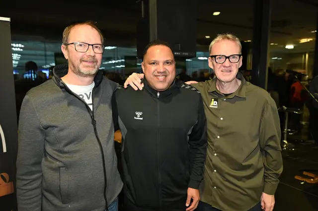 IDM-Wärmepumpen-Marketingchef Christian Hutter, der brasilianische "Kugelblitz" und deutscher Bundesligatorschützenkönig Ailton und "the Voice" Ralph Schader | Foto: SUE