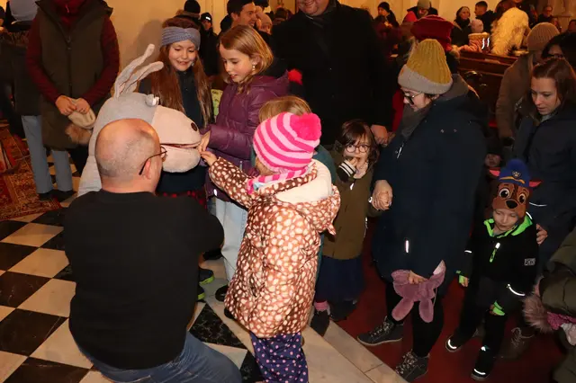 Auf Du und Du mit einem letztlich sehr zufriedenen Esel | Foto: Gerhard Langmann