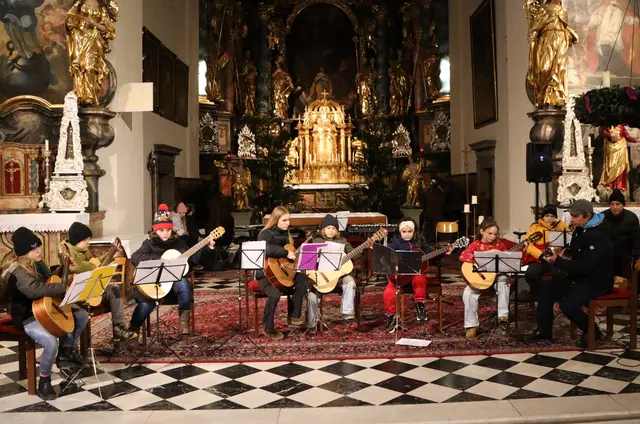 Und wieder einmal sind die Gitarren an der Reihe | Foto: Gerhard Langmann