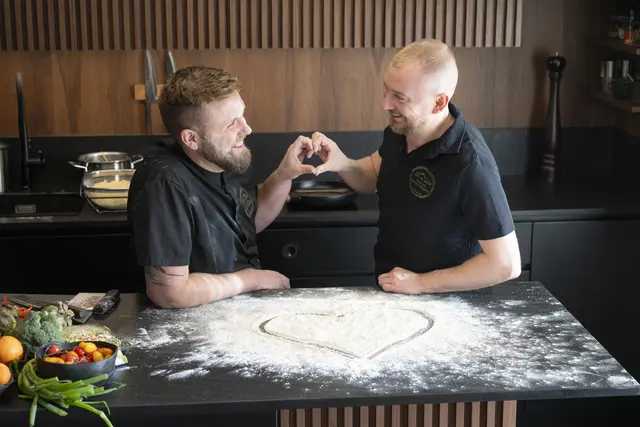 Die Gastgeber: Rainer Keplinger und Matthias Margreiter  | Foto: Naturapartments Alpbach/Manuela Egger-Moser