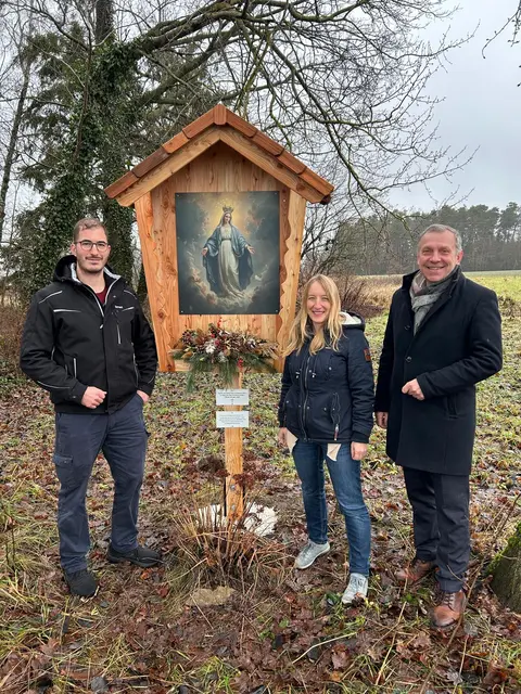 Bernhard Mahringer, Stadträtin Maria Müllner und Bürgermeister Josef Ramharter (v.l.) beim Bildstock | Foto: Stadtgemeinde Waidhofen/Thaya