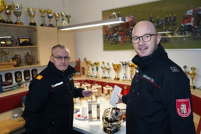 Bezirksfeuerwehrkommandant OBR Gerhard Praxmarer und Bezirkskassenführer HBI d.F. Christian Hiesmayr