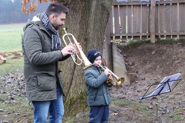 "Jingle Bells" mit Michael und Vincent Seiner | Foto: Gerhard Langmann