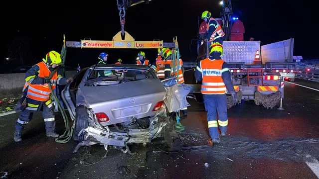 Die Feuerwehr Loosdorf führte mehrere Fahrzeugbergungen durch.  | Foto: DOKU NÖ