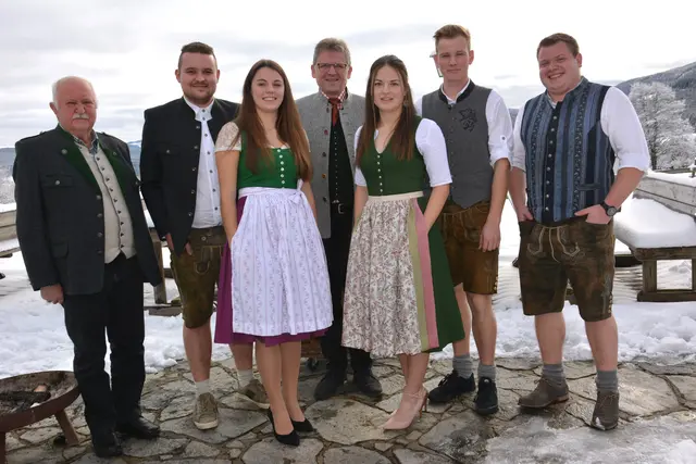 Die „alte“ und neue Führungsebene der KLJ Wenigzell mit den Ehrengästen. | Foto: Franz Faustmann