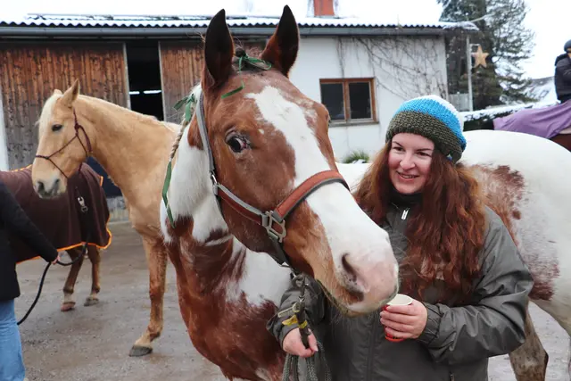 Traditionell findet am Stefanitag am Reithof Peißl in Zettling eine Pferdesegnung statt. | Foto: Edith Ertl