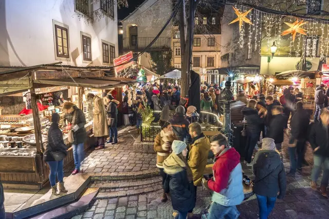 Der Christkindlmarkt am Spittelberg findet rund um das vom Zusperren bedrohte Amerlinghaus statt. | Foto: Reinhard Podolsky