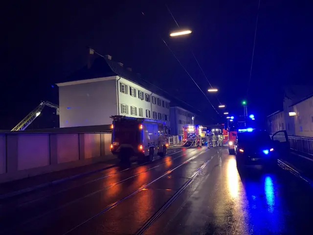 Vier Stunden dauerten die Nachlöscharbeiten, dann hieß es endlich "Brand aus". | Foto: Berufsfeuerwehr Graz