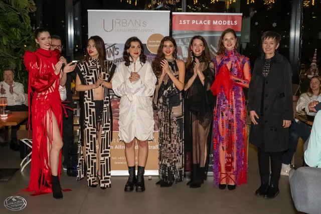Designerin Christa Franz (r.) mit den Models der Agentur 1st Place Models. | Foto: Albert Stern