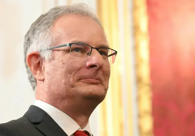 Der Volkswirtschafter Markus Marterbauer kämpft als Finanzminister Österreichs gegen die hohe Inflation. | Foto:  HELMUT FOHRINGER / APA / picturedesk.com