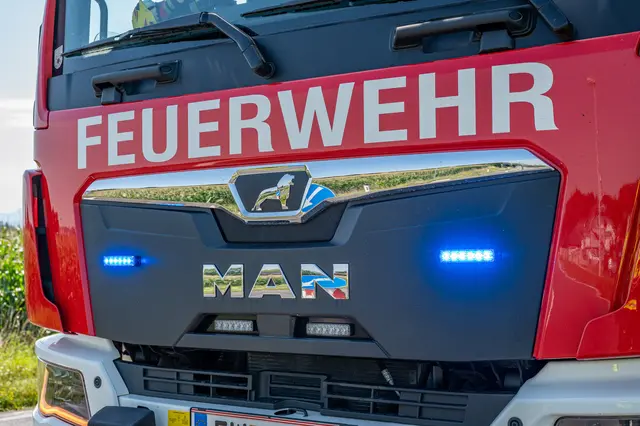 Die Feuerwehr rückte zwar an, zu tun war aber nicht mehr viel. | Foto: TEAM FOTOKERSCHI