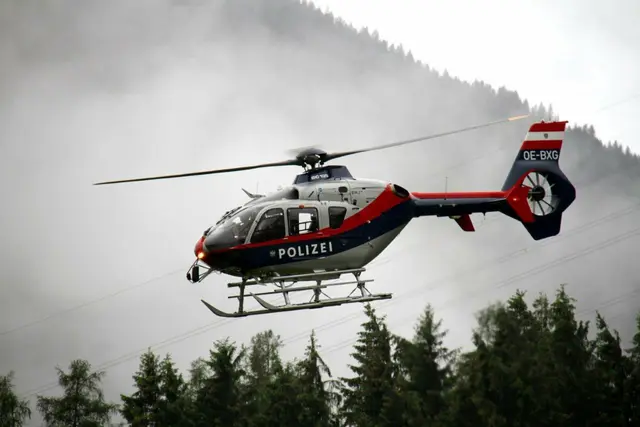 Auch der Polizeihubschrauber war im Sucheinsatz. (Symbolbild) | Foto: ZOOM.TIROL