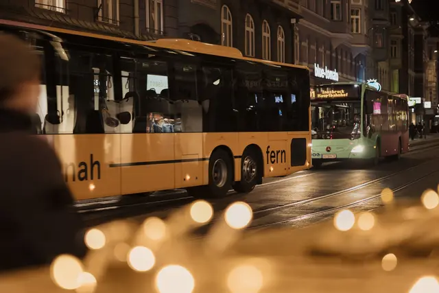 Einfach einsteigen und losfahren: Von 31.12.2025 um 20 Uhr bis 1.1.2026 um 5 Uhr ist kein Ticket im Tiroler Nahverkehr notwendig. | Foto: VVT