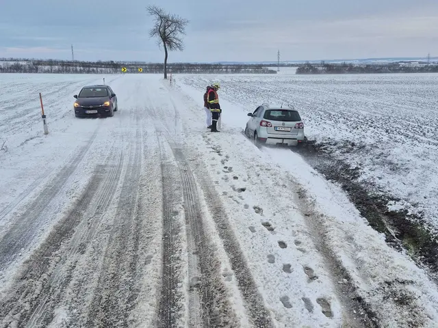 Nach der Bergung konnte die Lenkerin ihre Fahrt fortsetzen. | Foto: FF Pernersdorf