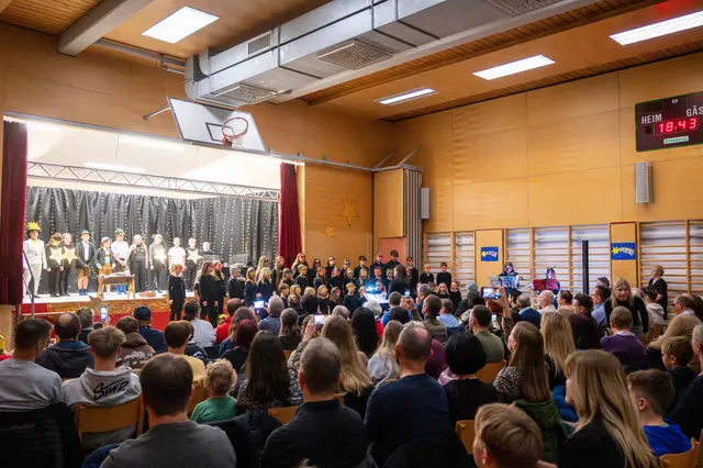 Die Eltern und Familien erlebten eine stimmungsvolle Aufführung in der Volksschule Jagerberg. | Foto: Klaus Zitek