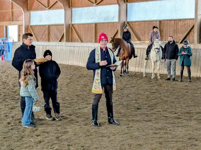 Pferdeweihe mit Vikar Zdeb, Martin Kargl und seinen Kindern | Foto: Bernd Haider