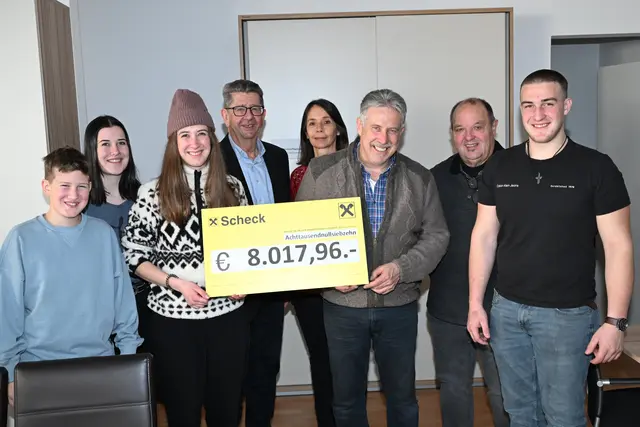 V.l.n.r.: Sebastian, Maria und Theresa Mayr, Hans Payr, Gabriele Schaffenrath, Much Mayr, Lois Neuner und Johannes Mayr | Foto: Hassl