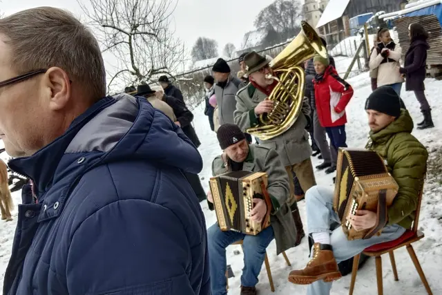 Helmut Fladenhofer, Wolfgang Gritzner und Filius Johannes Gritzner als musikalische Begleiter | Foto: Astrid Fuchs