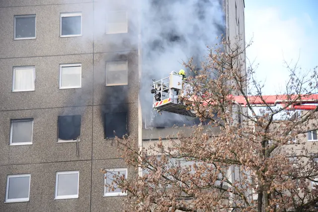Brandbekämfung mit Drehleiter | Foto: Thomas Lenker/Monatsrevue