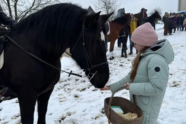Salz und Brotstücke für die Vierbeiner | Foto: Astrid Fuchs